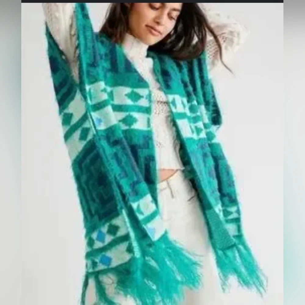 Free People Poncho Green Aztec Sweater Cape One Size New with Tags - Picture 5 of 9